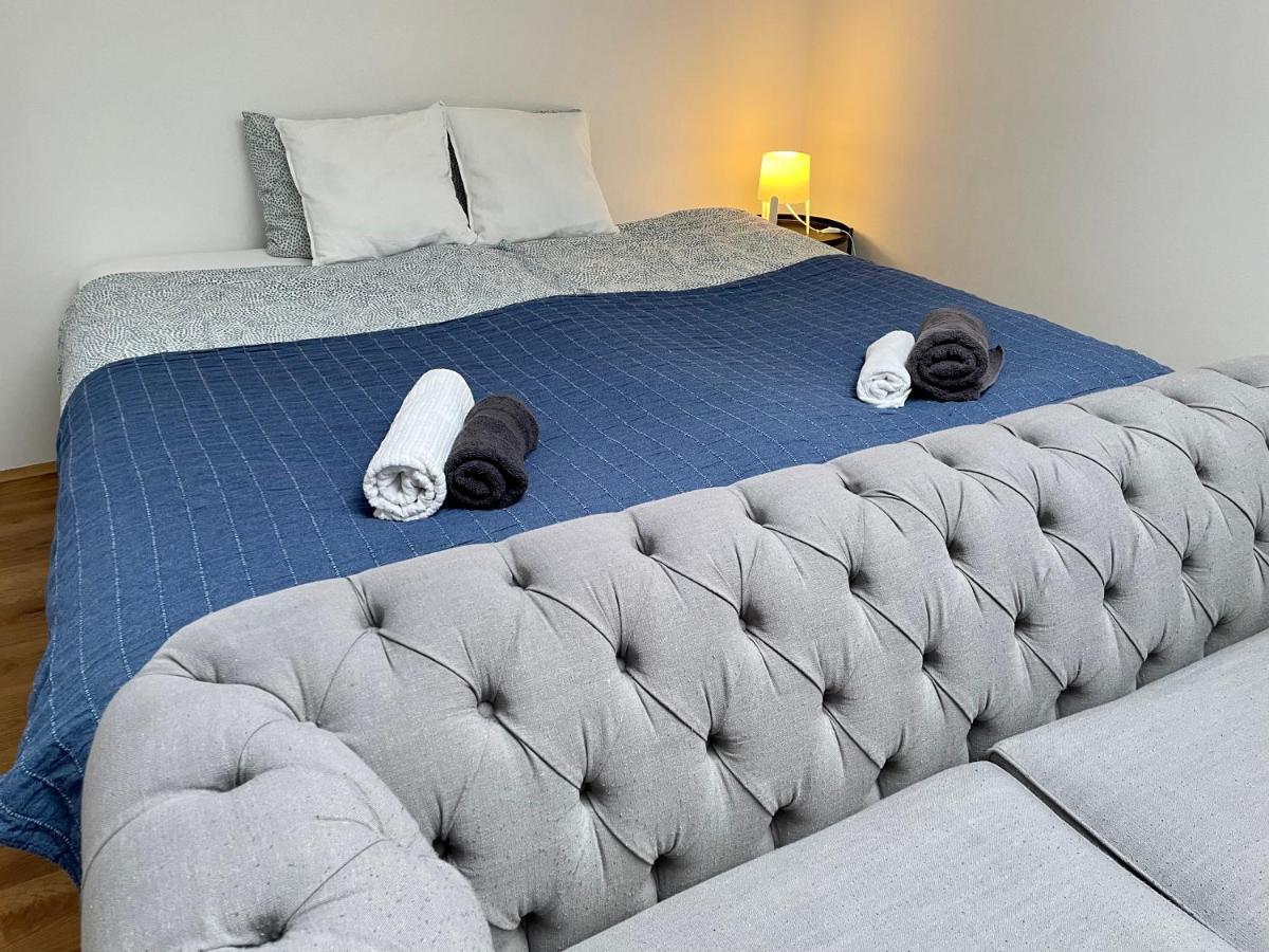 Eca Rooftop Live - Private Rooms & Serviced Apartments Wina Bagian luar foto