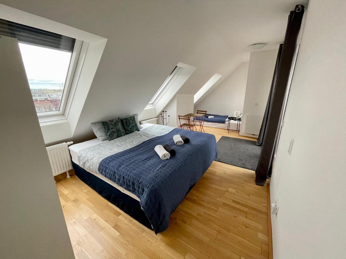 Eca Rooftop Live - Private Rooms & Serviced Apartments Wina Bagian luar foto