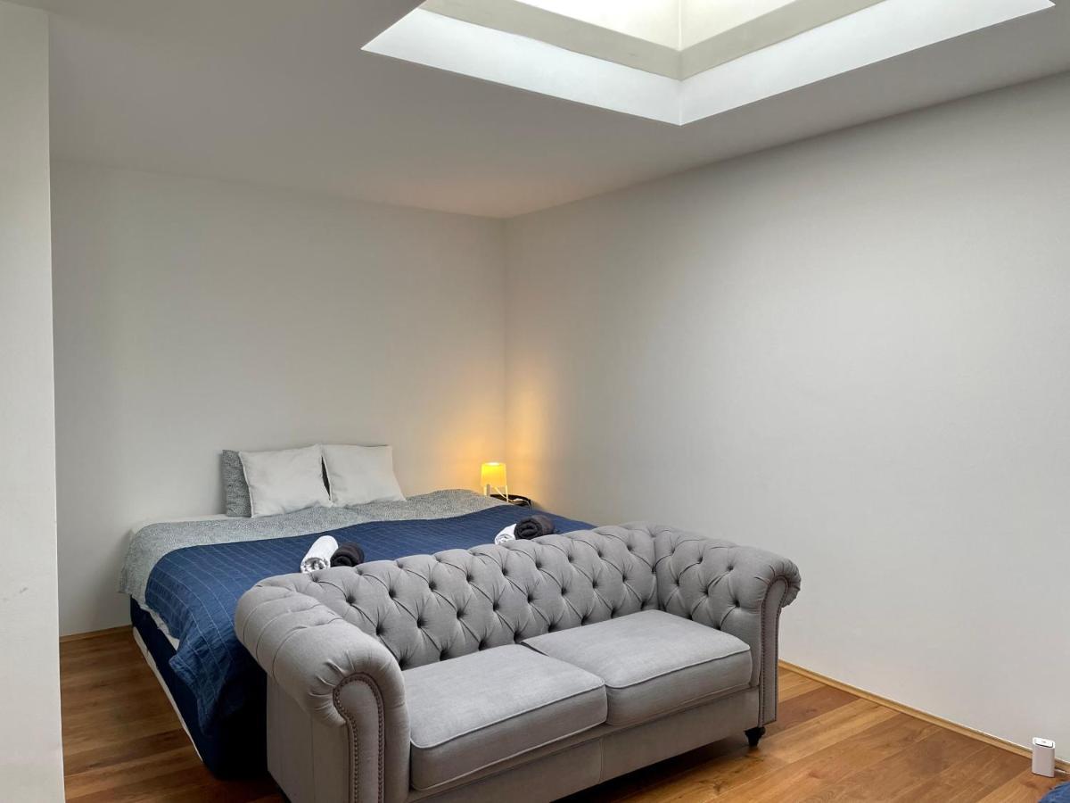 Eca Rooftop Live - Private Rooms & Serviced Apartments Wina Bagian luar foto