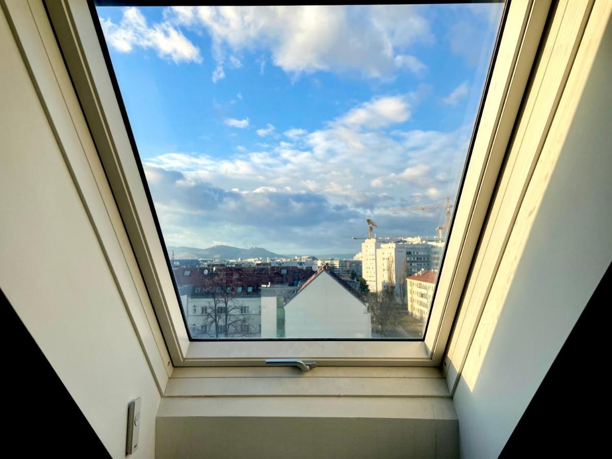 Eca Rooftop Live - Private Rooms & Serviced Apartments Wina Bagian luar foto